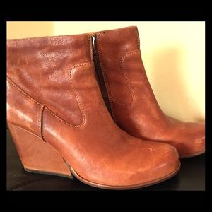 Perfectly comfortable and great condition.